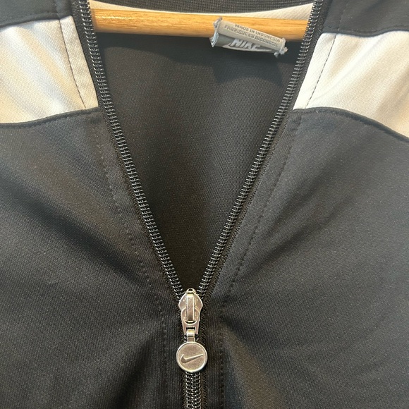 Nike Women’s Jacket - Black and White Y2K Style - Picture 3 of 11